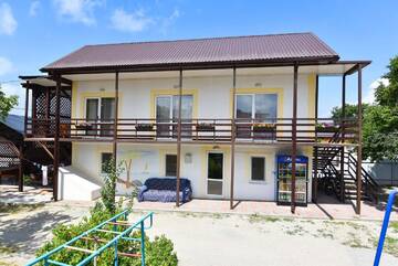 Трехместный номер с душем в Гостинице Гостевой дом Фильевых