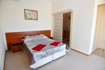 Трехместный номер «Комфорт» с душем в Гостинице Гостевой дом Фильевых